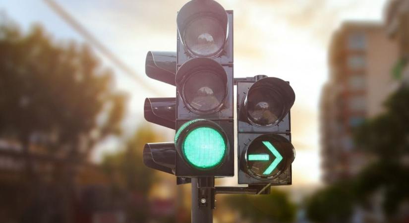 Kidöntötték a gyalogos jelzőlámpát a zagyfapálfalvai kereszteződésben