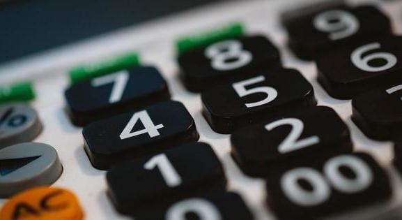 Végre megsimogathatja a bankárok buksiját Orbán Viktor