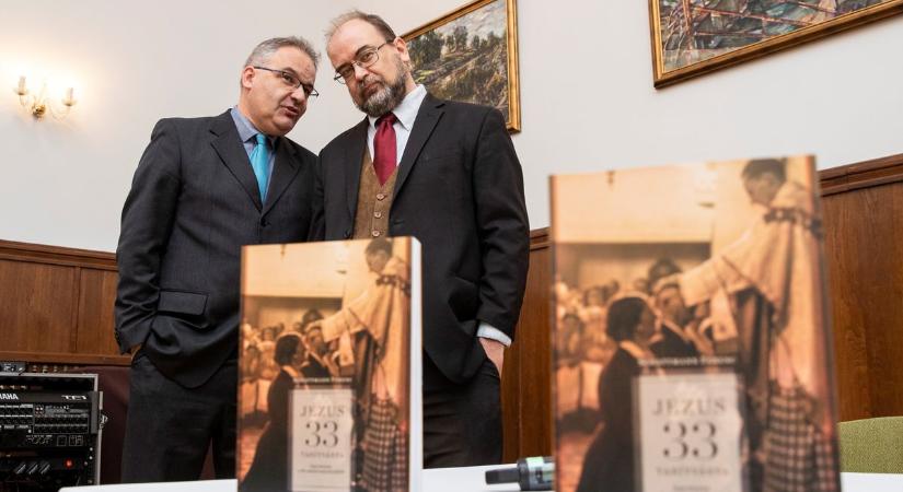 Láhatóvá válnak a láthatatlanok, a nem üldözöttek és a nem elbukók