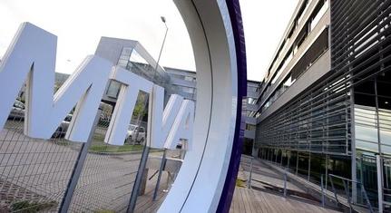 Örömhír a magyar családoknak: jövőre már 142 milliárd forintjukba kerül a közmédia