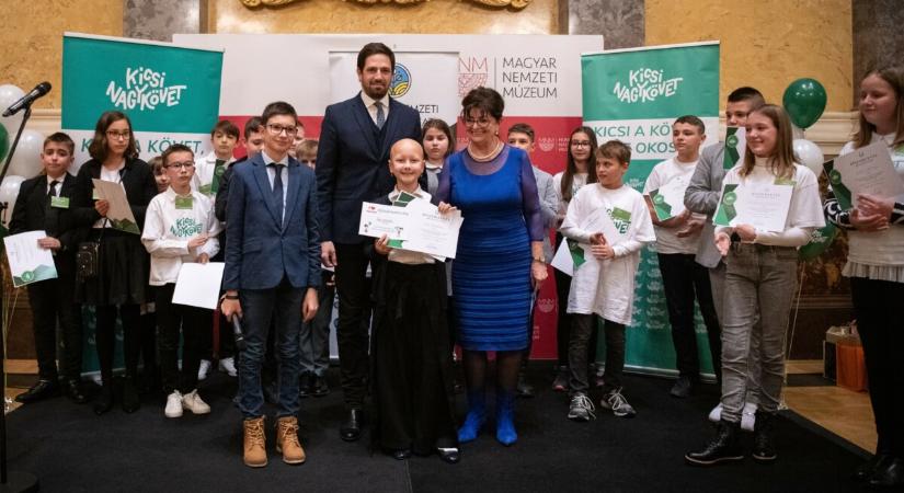 Megvannak Magyarország KicsiNagykövetei és KicsiAttaséi
