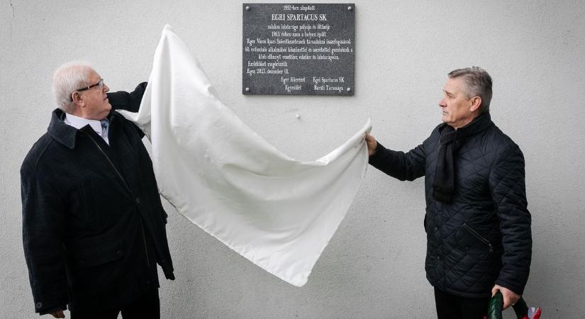 Egri Spartacus SK: emléktáblát kapott a 60 éve avatott pálya