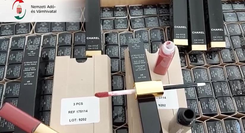 Megbukott a rúzsteszten – videóval