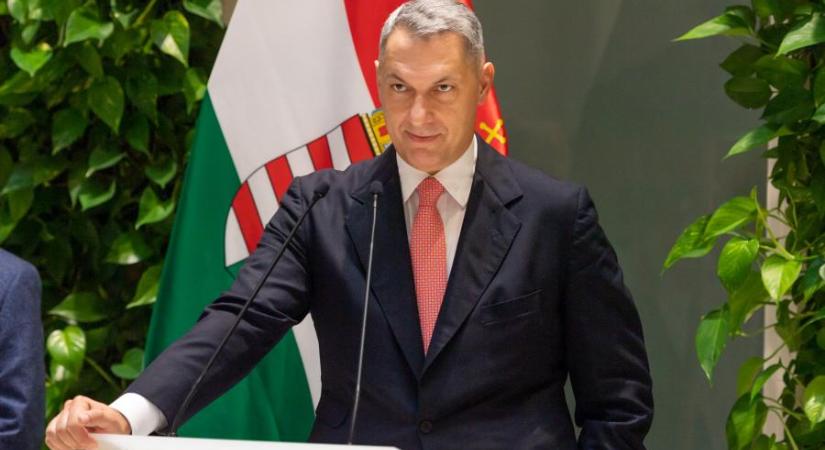 Negyven fideszes aktivistával segíti ki Lázár János a Vajdasági Magyar Szövetséget, amely viszonozni fogja a szívességet
