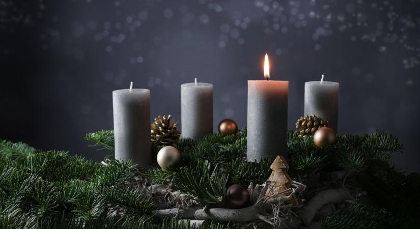 Adventi gyertyagyújtás az Ellipsum élményfürdő előtt