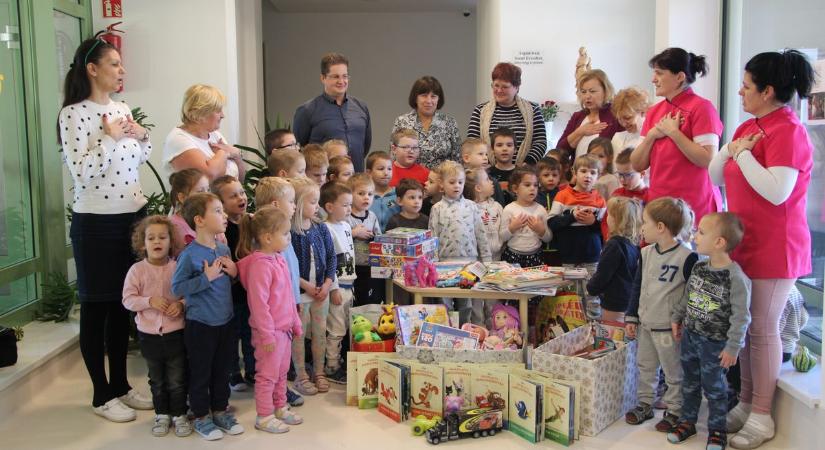 Adománygyűjtést szerveztek a Karcagi Kátai Gábor Kórházban gyógyuló beteg gyermekek