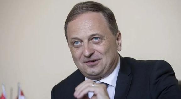 Brenner Koloman egy pártlogó nélküli előválasztáson szívesen kiállna Karácsonnyal vitázni