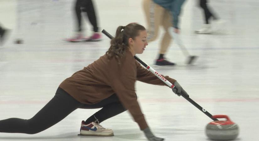 Curling kupának adott otthont a Győri Jégsport Központ