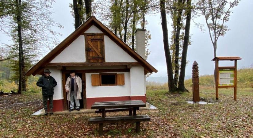 Ezért állítottak kopjafát a szabadságharcos mecseki láthatatlanok emlékére