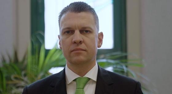 Menczer meglovagolta a német aggodalmakat, éberségre inti a Németországba utazókat