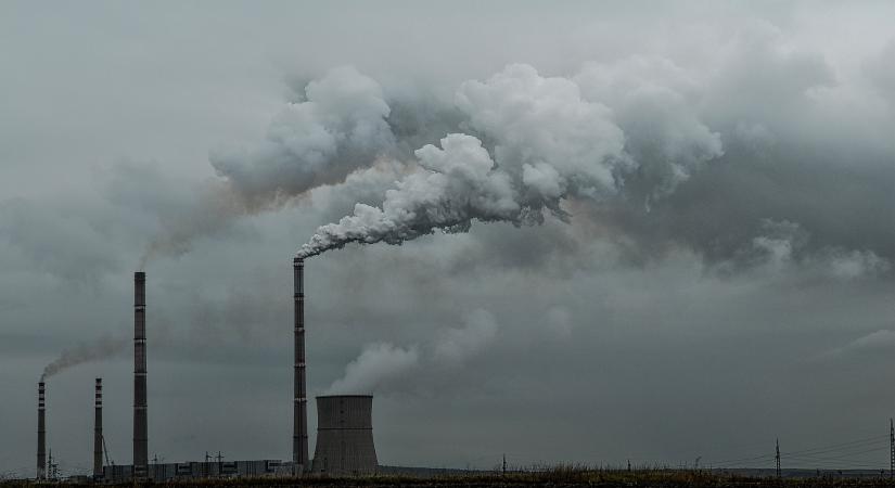 Évente 7%-kal kellene csökkenteni a károsanyag-kibocsátást, hogy ne melegedjen 1,5 Celsius-foknál jobban a Föld