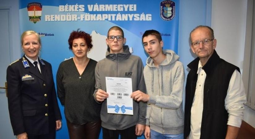 Gyermekotthonban élő fiatalok is élményt gyűjthettek a rendőrség jóvoltából