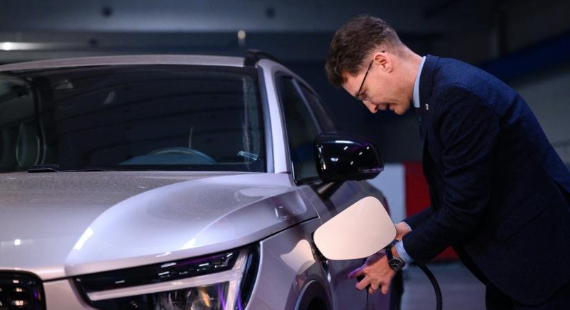60 milliárdot oszt szét a kormány cégeknek elektromos autó vásárlásra