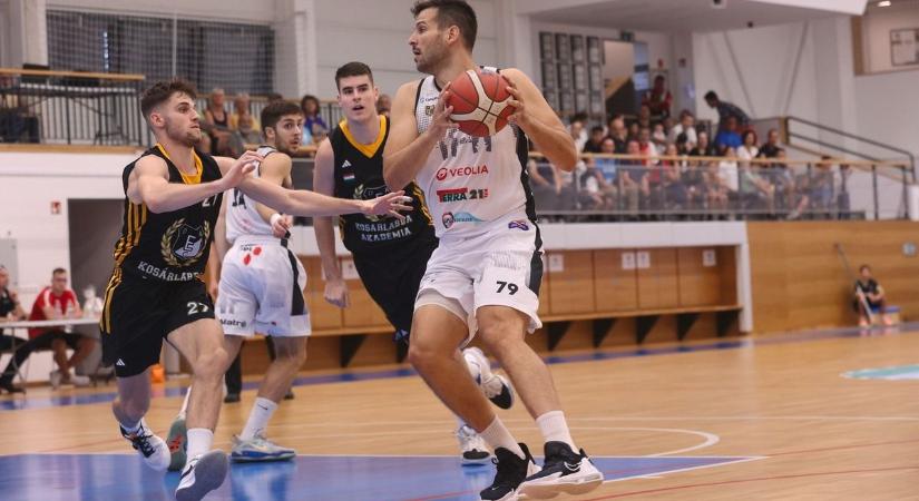 Brutális harmadik negyedet rohant a Panthers, kivégezte a Tigriseket