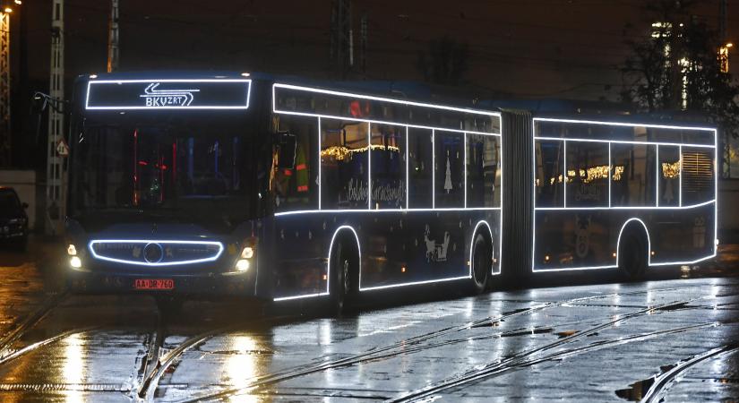 Elindult az ünnepi fényflotta Budapesten