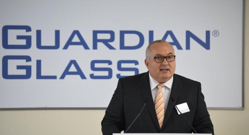 Székbírsággal sújtaná a „renitens” képviselőket az orosházi polgármester