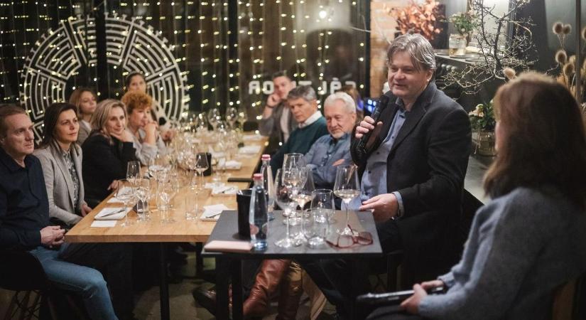 Ezúttal Vincze Béla volt a beszélgetős est vendége