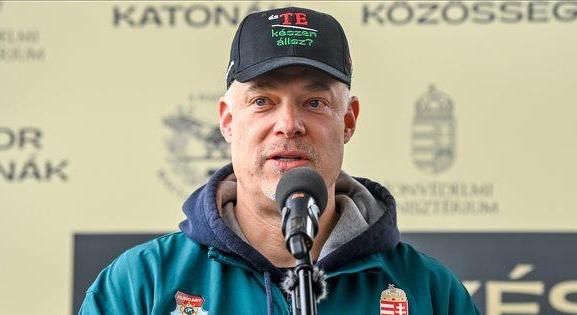 Tovább toboroz a békepárti kormány minisztere