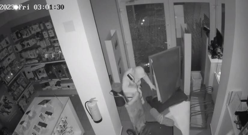 Nagykanizsai, keszthelyi műszaki boltokba törtek be, rács mögé kerültek