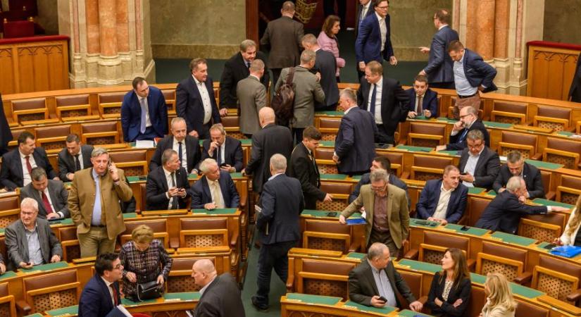 Hallgat a Fidesz a választási reformról, nem fog lépni, csak ha veszélyben érzi magát