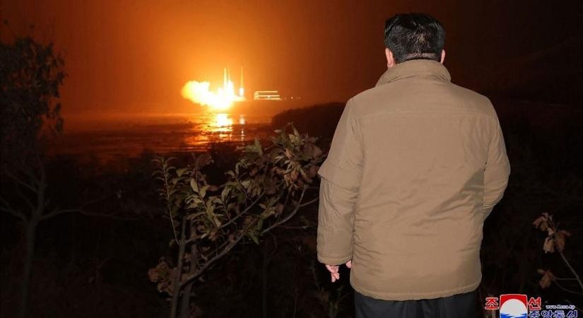 Észak-Korea „űrháborúval” fenyegeti az Egyesült Államokat, ha megtámadják műholdjait
