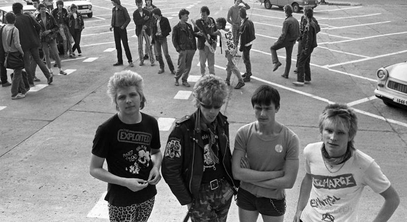Az ezerarcú magyar punk 420 oldalon