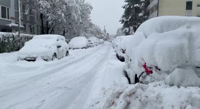 Videó: betemette a hó Münchent, egy magyar válogatott focista is érintett