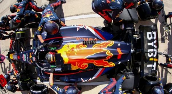 Kerékcserék: Csökken a Red Bull előnye