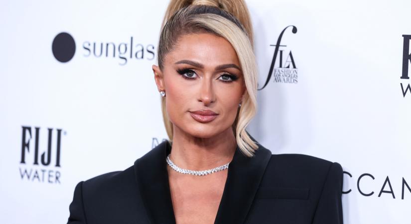 Paris Hilton elmagyarázza, miért választotta a béranyaságot