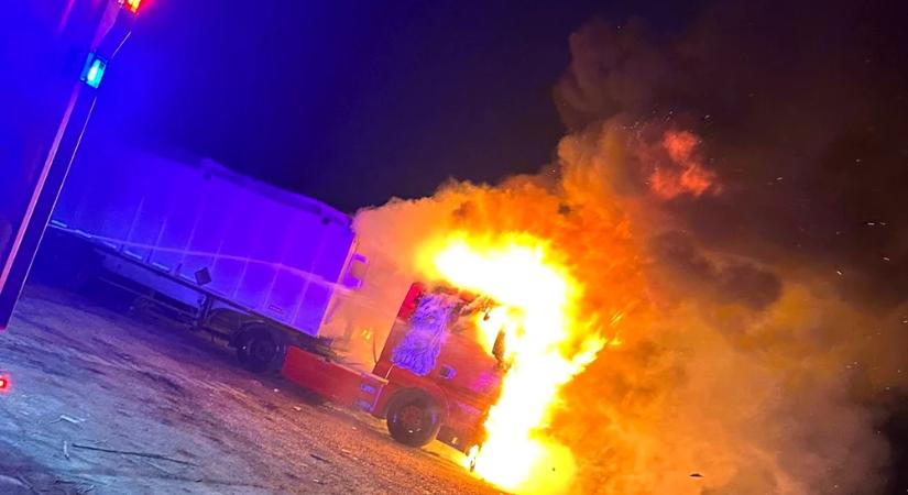 Három teherautó égett le egy fűtőberendezés okozta tűzben