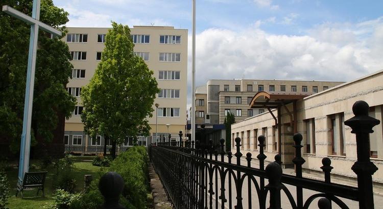 EGÉSZSÉGÜGY – Beteg emberek, bűnbak orvosok, kormányzati adósságfarigcsálás
