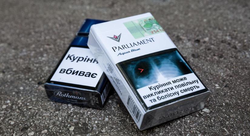 Állati vizelet a parfümben, ürülék a cigiben - ilyen dolgokat talál a NAV a lefoglalt termékekben