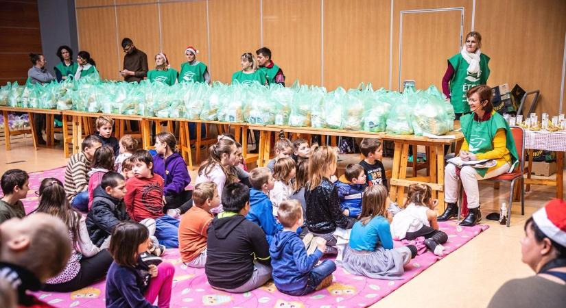 Több mint kétszáz békéscsabait támogattak tartós élelmiszerekkel