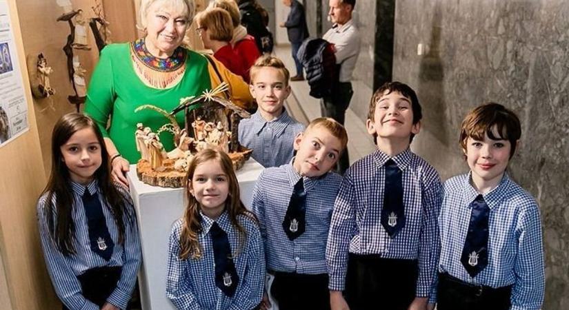 Csuhéba formált magyarság