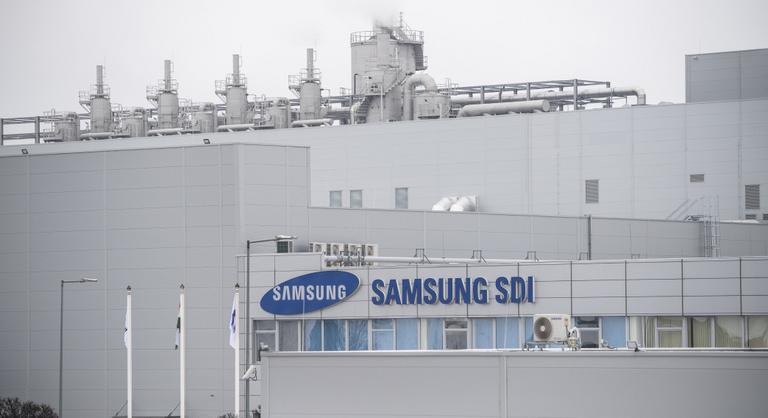 Egy jelentős probléma miatt felfüggesztették a Samsung Gödi akkumulátorgyárának éjszakai működését