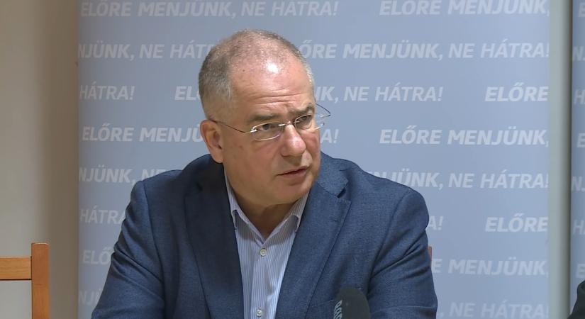 Kósa Lajos: a migráció káros, meg kell állítani