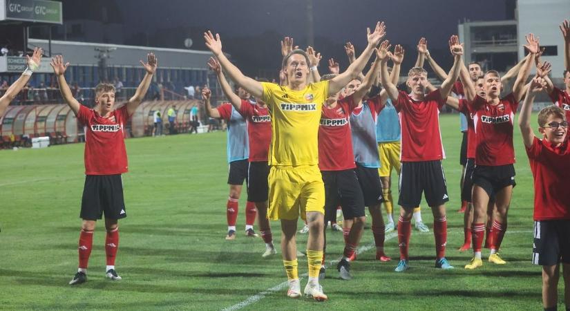 Hosszabbított egyik legjobbjával a PMFC