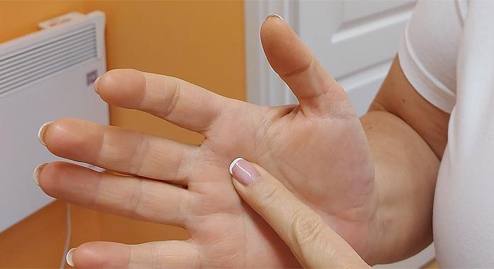 Pattanó ujj tünetei, kialakulása és kezelése