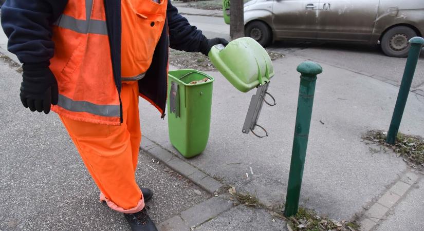 Minden budapesti kerületet érint: új kukákkal rakták tele a fővárost – fotók