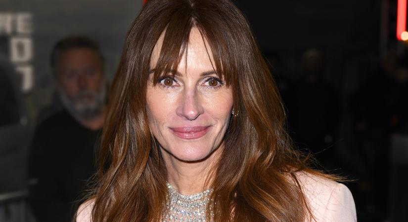 Az 56 éves Julia Roberts finom stílusába a nőies kis mini is belefér: ilyen divatosan jelent meg a premieren