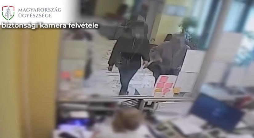 Döbbenetes sztorival próbálták meg kifosztani az idős nénit Budapesten – videón a szürreális eset