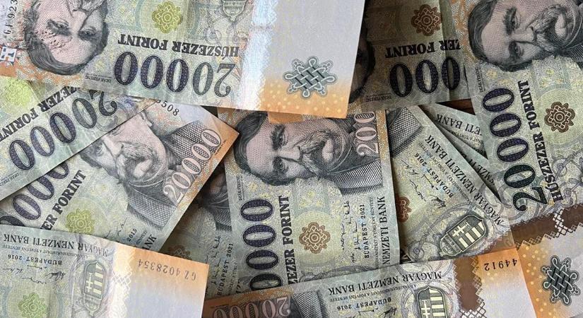 Emelik a nyugdíjat, januártól 6 százalékkal több pénzt hoz a postás