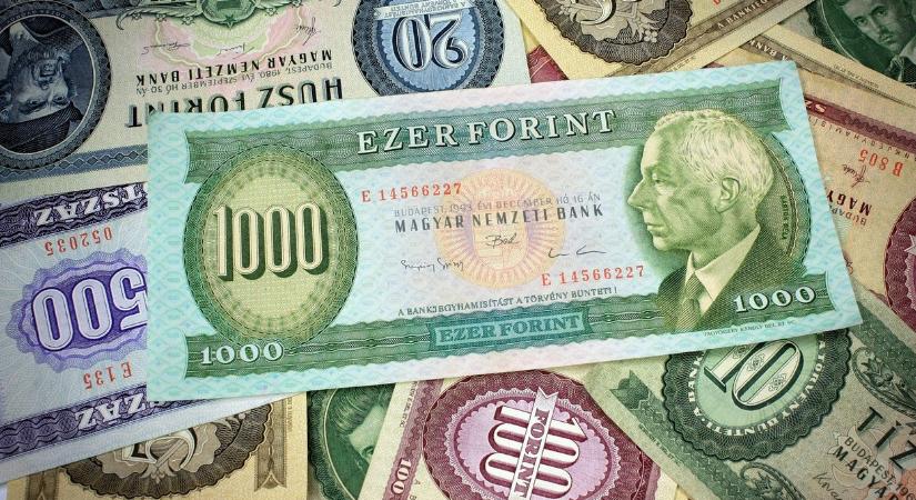 Papír ötvenes és egymilliárd pengő: így néztek ki évtizedekkel ezelőtt a magyar fizetőeszközök