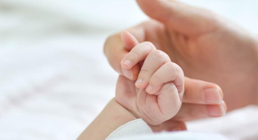 Ketyeg az óra: nagyon kell sietni, ha valaki még a régi feltételekkel akar babaváró hitelhez jutni