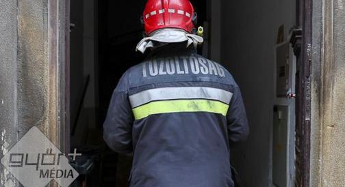 Kazánház gyulladt ki Darnózselin, a tűz a tetőre is átterjedt