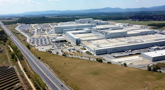 A nagy zaj miatt nem dolgozhatnak éjszaka a Samsung gödi gyárában