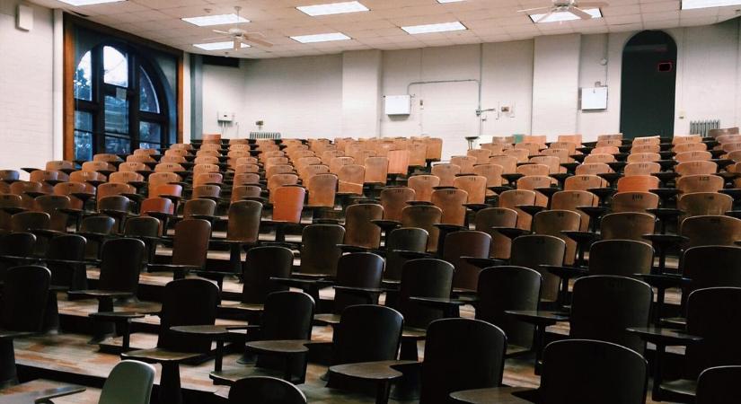 Akkora a tanárhiány, hogy a pedagógusok átvezénylésére készülhetnek