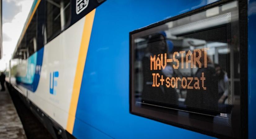 Padlón fekvő fiú, hatalmas késés: olvasónk pesti vonatútja maga volt a káosz