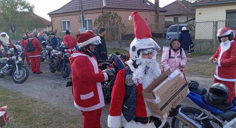 Nem szánon, de Szentivánon robogtak a motoros Mikulások
