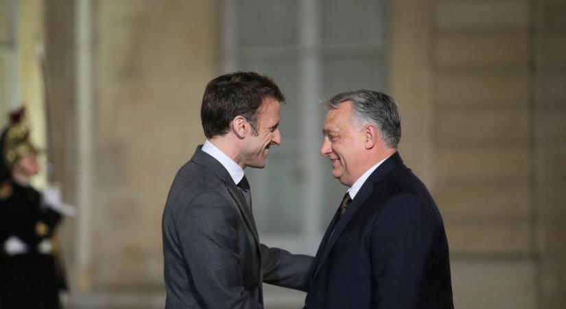 Orbán Viktor azzal vágott fel a TikTokon, hogy megvan neki Emmanuel Macron és Chuck Norris telefonszáma